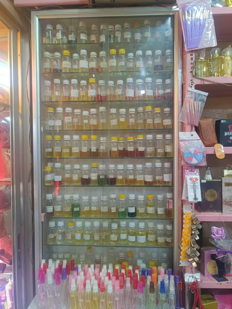 صورة منشأة محل هدايا الأفراح - قسم محل عطور ومواد تجميل في قطنا 8