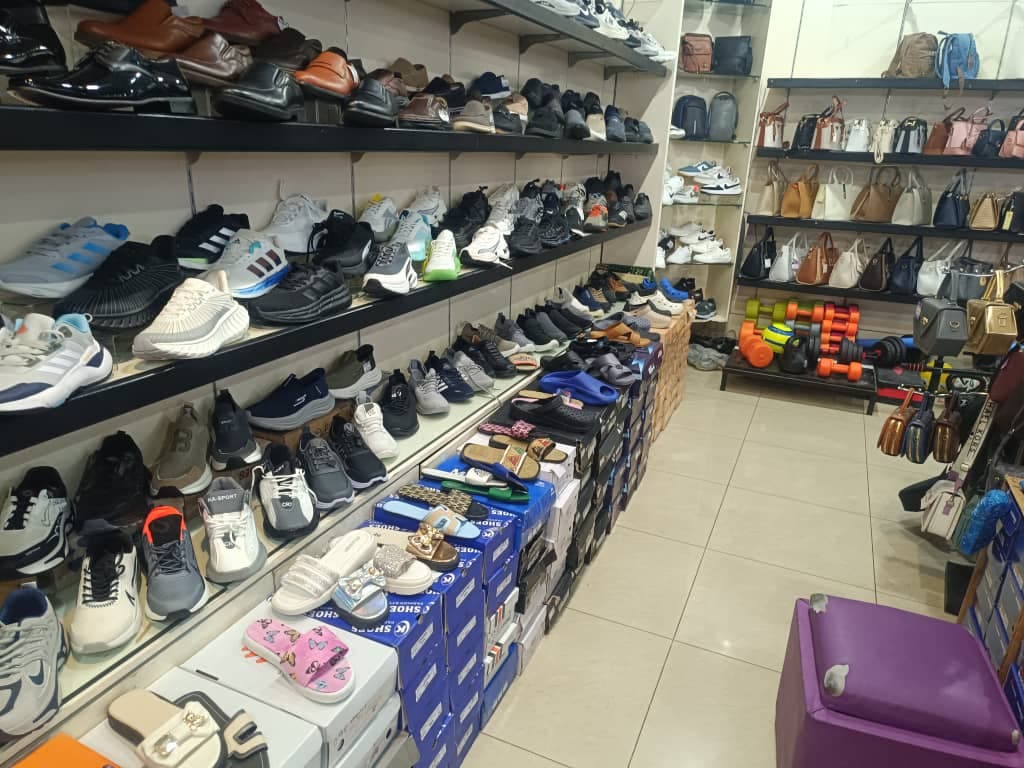 صورة منشأة Hi shoes - قسم محل أحذية في Jdeidet Artouz 2