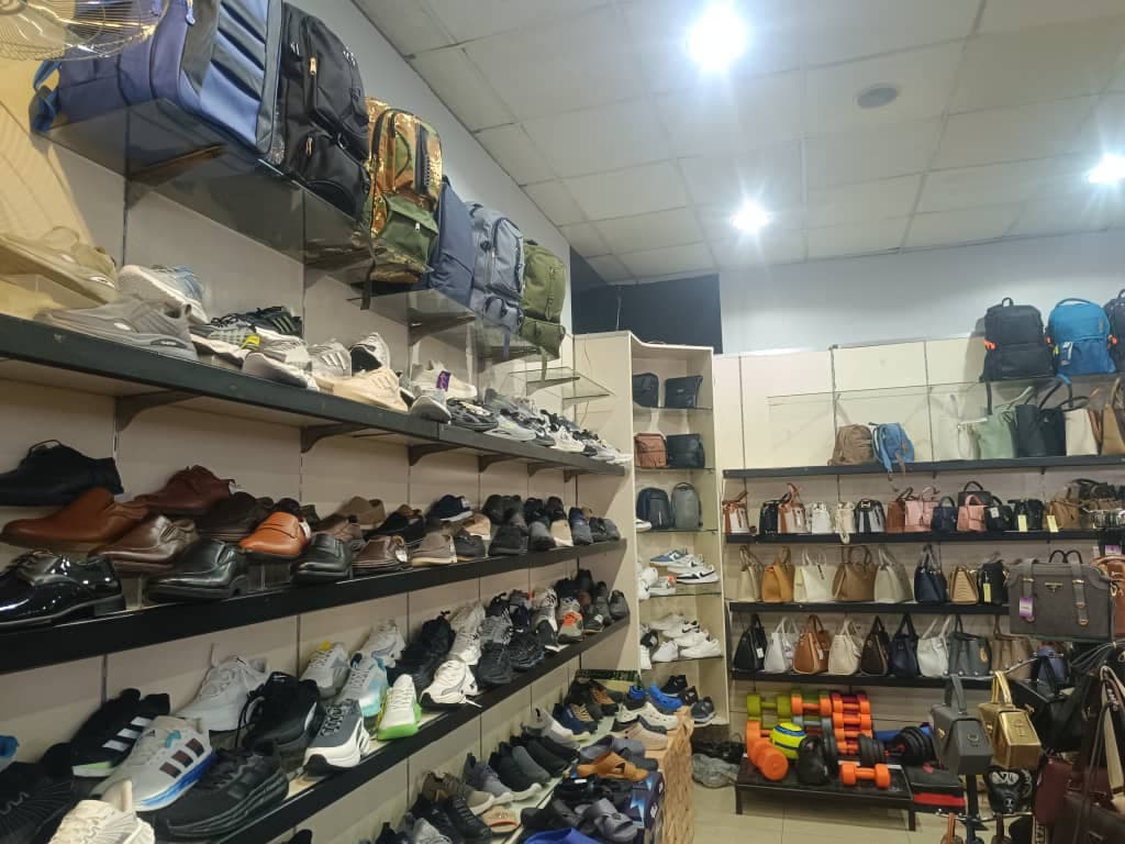 صورة منشأة Hi shoes - قسم محل أحذية في Jdeidet Artouz 9