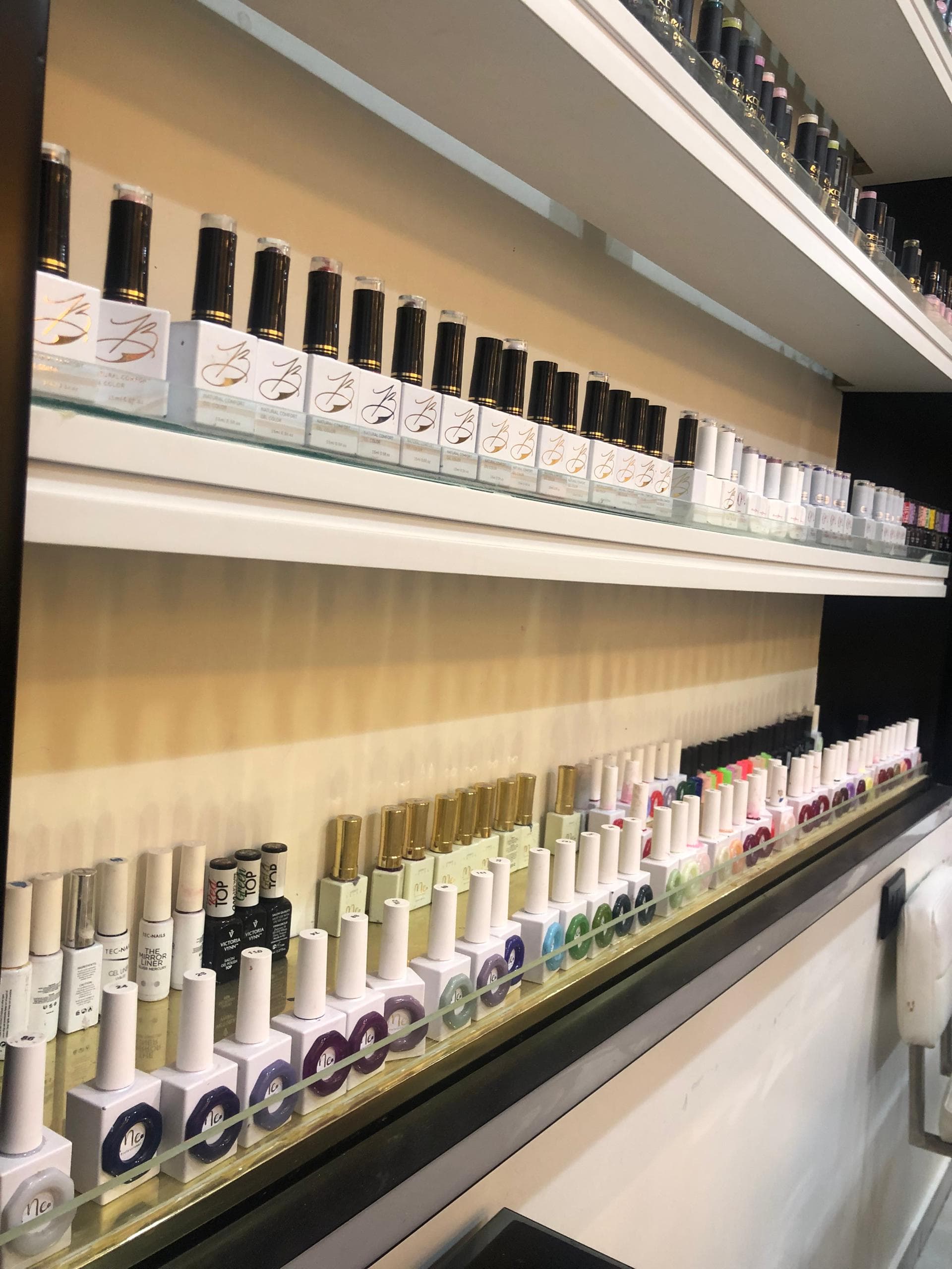 صورة منشأة EMELA BEAUTY CENTER - قسم صالونات التجميل (للنساء والرجال) في المزة 6