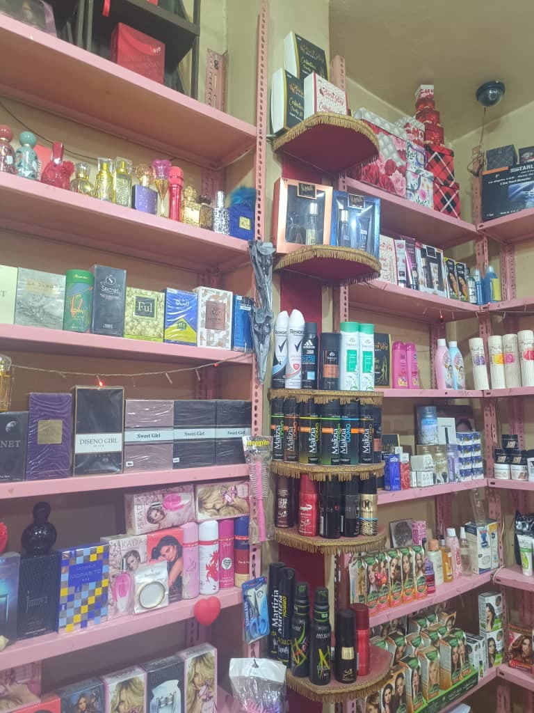 صورة منشأة محل هدايا الأفراح - قسم محل عطور ومواد تجميل في قطنا 6