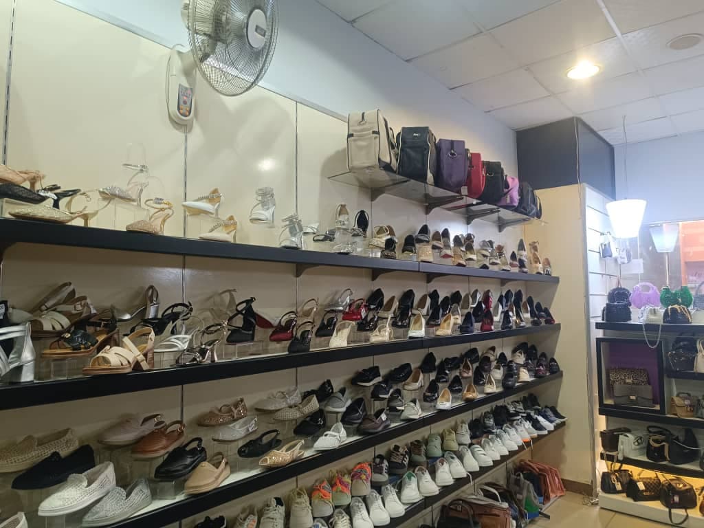 صورة منشأة Hi shoes - قسم محل أحذية في Jdeidet Artouz 8
